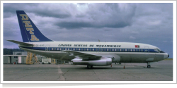 DETA Linhas Aéreas de Moçambique Boeing B.737-2B1 CR-BAD