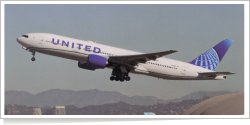 United Airlines Boeing B.777-222 N210UA