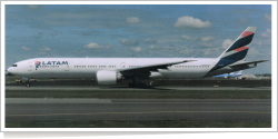 LATAM Brasil Boeing B.777-32W [ER] PT-MUE