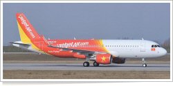 VietJetAir Airbus A-320-214 D-AXAA