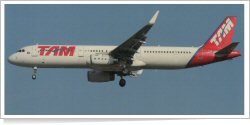 TAM Airlines Airbus A-320-231 PT-MXQ