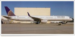 United Airlines Boeing B.757-33N N77865
